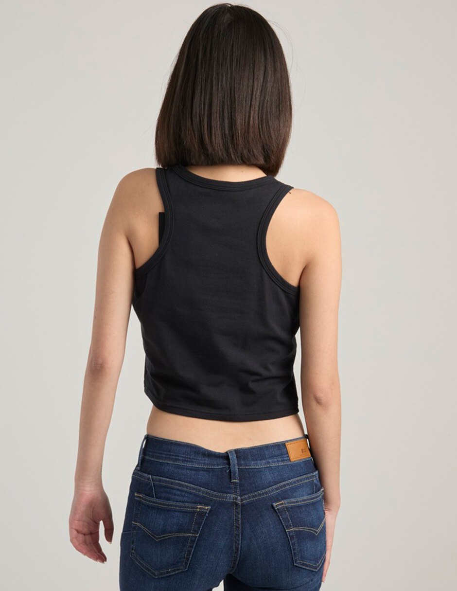 Top cuello redondo escote regular 6