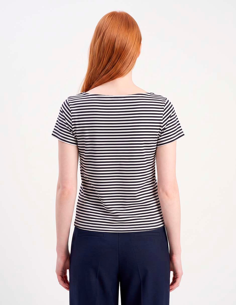 Playera manga corta cuello ojal para mujer 4