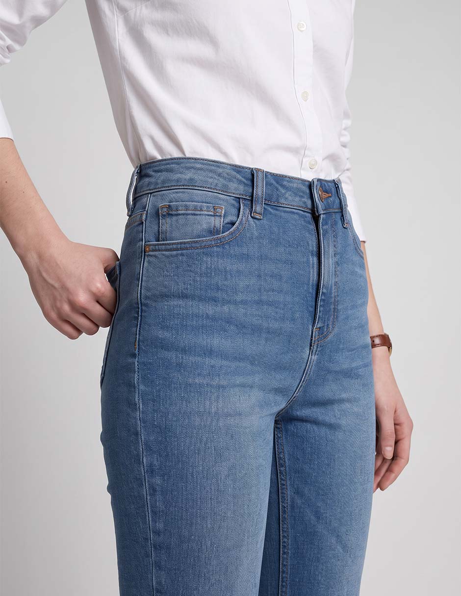 Jeans acampanado para mujer 3